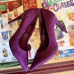 Zapatos de taco aguja Marc Fisher color morado - imagen 2