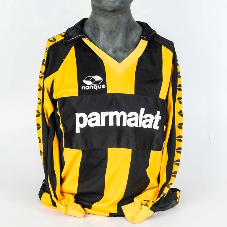 Lote siguiente: Camiseta de Peñarol de utilería marca nanque N°18 de Gabriel Cedrés en 1993