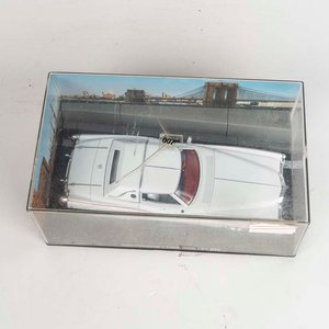 Auto Corvorado de la película de Jamas Bond Live and let die escala 1/24 - imagen 2