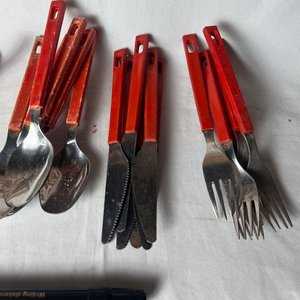 Juego de Cubiertos Vintage con Mangos Rojos - imagen 5