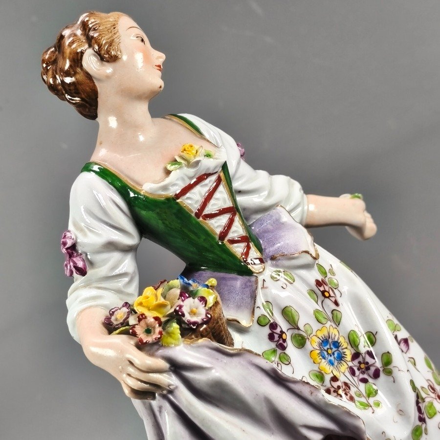 Figura de dama antigua en porcelana Sitzendorf - imagen 10