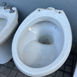 Lote de Inodoro, Bidet y Pileta de Baño Blancos - imagen 3