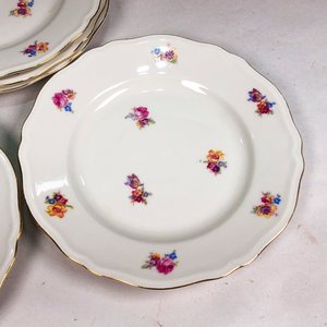 Cinco Platos de Porcelana Checa con Flores y Borde Dorado - imagen 4