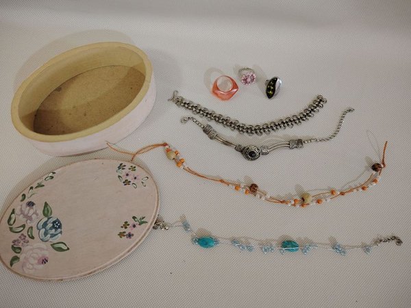 Cofre de madera con joyas y accesorios de excelente calidad - imagen 1