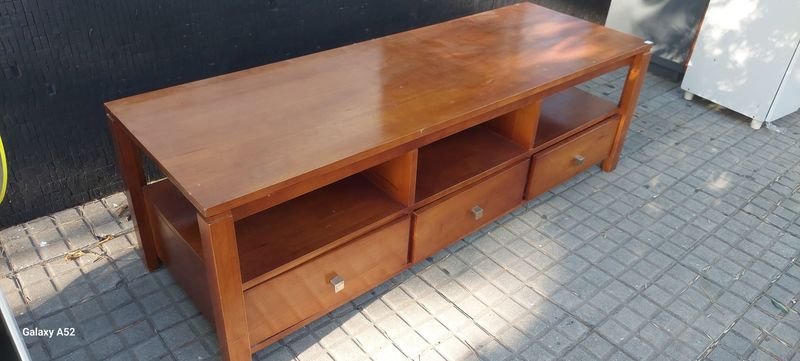 Rack de TV en madera con estantes y cajones - imagen 2