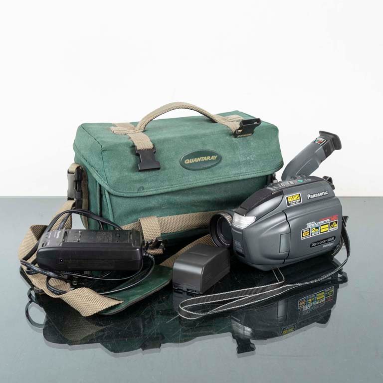 Filmadora Panasonic Palmcorder VTR con Estuche Quantaray