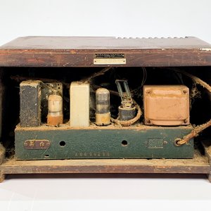 Radio Antigua Art Decó en Caja de Madera - Años 40 - imagen 3