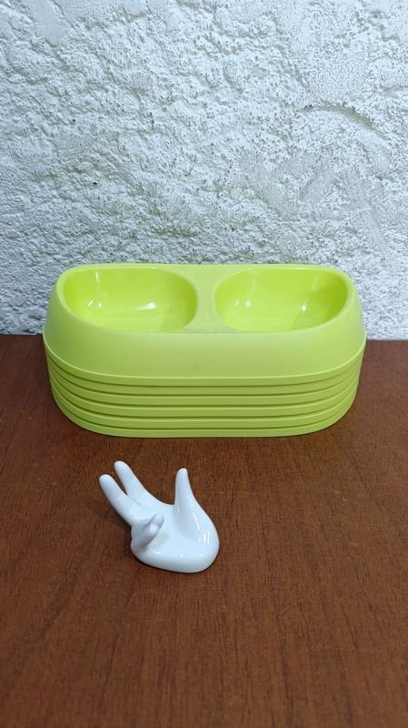 Lote siguiente: Contenedor doble para mascotas amarillo