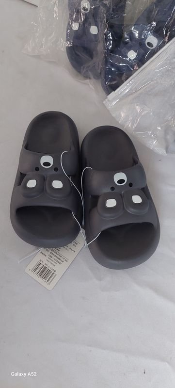 Sandalias negras y azules para hombre - imagen 3