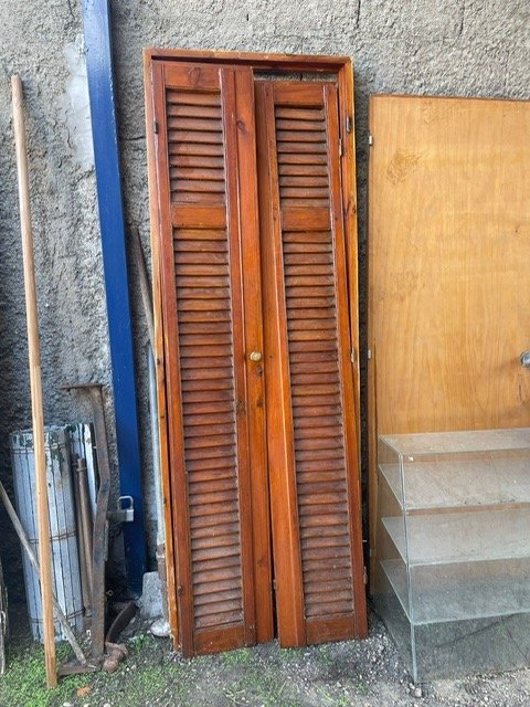 Lote anterior: Puertas de madera con celosías y marco