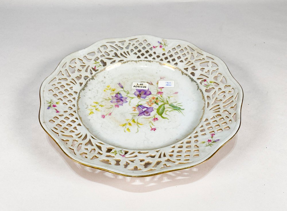 Lote anterior: Plato decorativo con diseño floral de porcelana