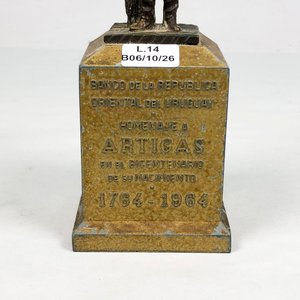 Alcancía Figura Artigas Bicentenario 1764-1964 - imagen 3