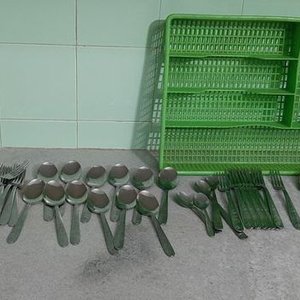Juego de Cubiertos Variados con Pala para Torta y Cucharita de Bebé - imagen 3