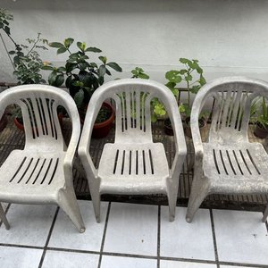 Lote anterior: Lote de 3 Sillas Plásticas Blancas para Exterior