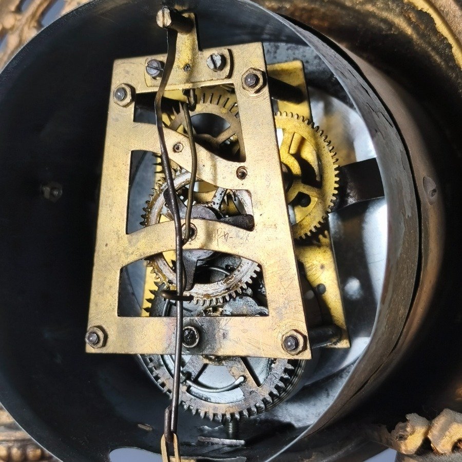 Relojes de Sobremesa Antiguos Francés con Estructura Ornamental y Columnas en Alabastro - imagen 13