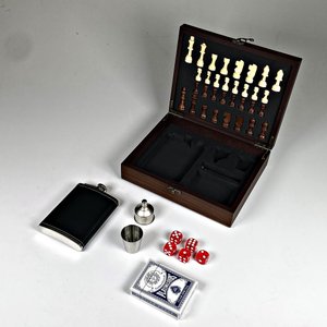 Set de Ajedrez, Dados, Cartas de Poker y Petaca - imagen 2