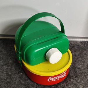 Lanchera Infantil Coca-Cola Verde y Roja con Botellita - imagen 3