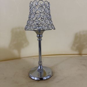 Lote siguiente: Portavelas Decorativo con Cristales y Base Cromada