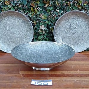 Lote anterior: Fuente y Dos Platos de Pared Metálicos Labrados Estilo Oriental