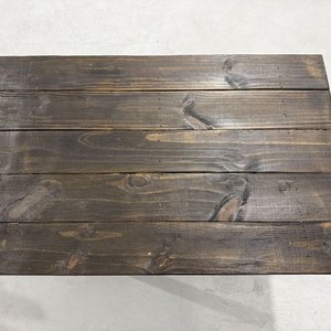 Juego de Mesa Rústica Rectangular con 4 Sillas de Madera Oscura - imagen 13