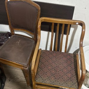 Lote siguiente: Par de Sillas de Madera Estilo Clásico