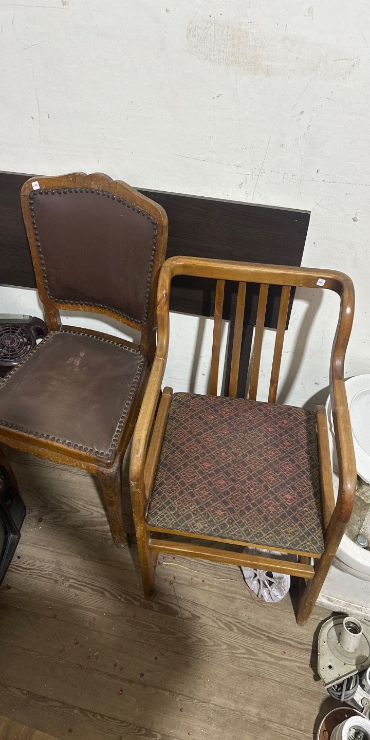 Par de Sillas de Madera Estilo Clásico
