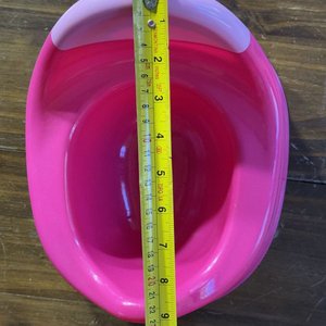 Set de Baño Infantil: Tina Rosada, Soporte Antideslizante y Reductor Fucsia - imagen 11