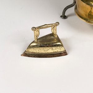 Lote de 4 Miniaturas: Cocinita a Alcohol, Planchita y Mechero de Bronce - imagen 3