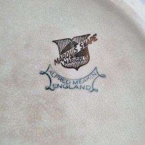 L 068 - 10 Piezas - Importante surtido de piezas de vajilla antigua de diversas firmas europeas, destacando tazas y bandejas de servicio (Con detalles y averias) - imagen 5