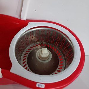 Balde Escurridor Rojo con Asa y Centrifugador Metálico - imagen 2