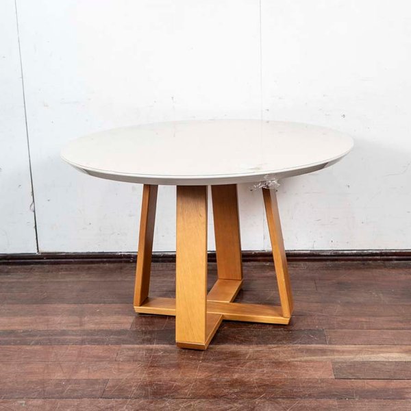 Mesa de comedor circular con tapa de vidrio y pata de madera - imagen 1
