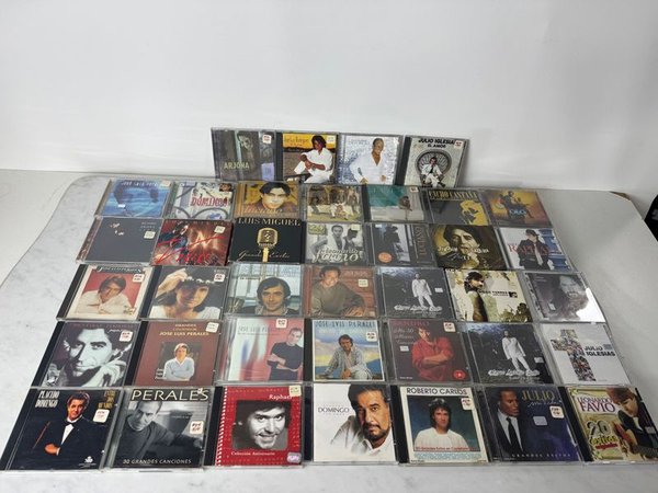 Colección de CDs de artistas reconocidos - imagen 1