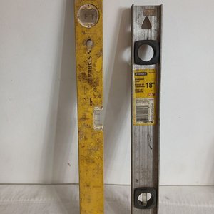 Lote de Herramientas de Albañilería: Niveles, Cascos, Fletachos y Más - imagen 2