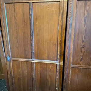 Ropero Antiguo de Pinotea con Estantes y Puertas Corredizas - imagen 6