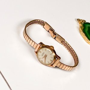 Lote de 5 Joyas: Pulsera, Reloj Dama, Cadena y Dos Colgantes - imagen 3