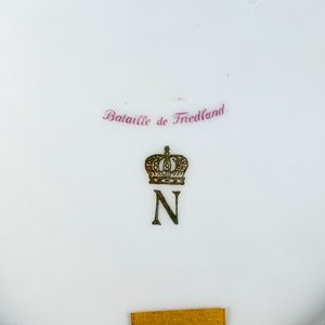 Plato de Porcelana Sèvres Napoleónico con Decoración Militar y Bordes Dorados - imagen 3
