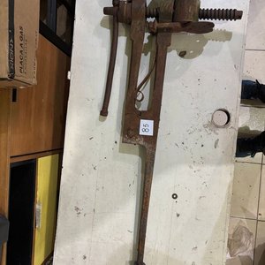 Lote siguiente: Morsa de Herrero Antigua de Hierro Fundido