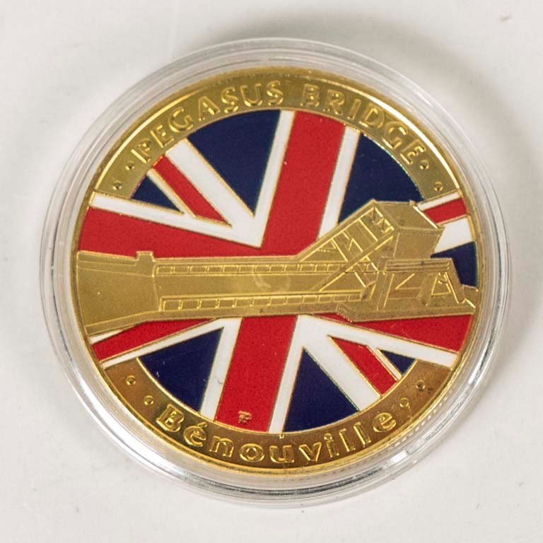 Medalla de bronce y esmalte conmemorativa de la 6.ta División Aerotransportada del Reino Unido - imagen 2
