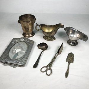 Lote anterior: Lote de Metal Vintage: Hielera, Salseras, Portaretrato y Utensilios