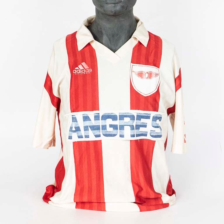 Lote anterior: Camiseta de River Plate de utilería marca adidas N°15 utilizada en 1994