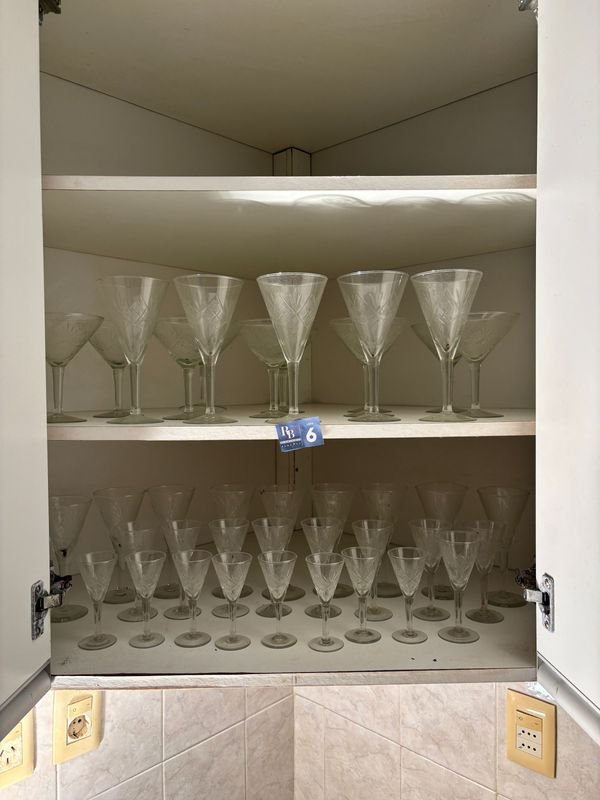 Juego de 38 Copas de Cristal Tallado - imagen 1