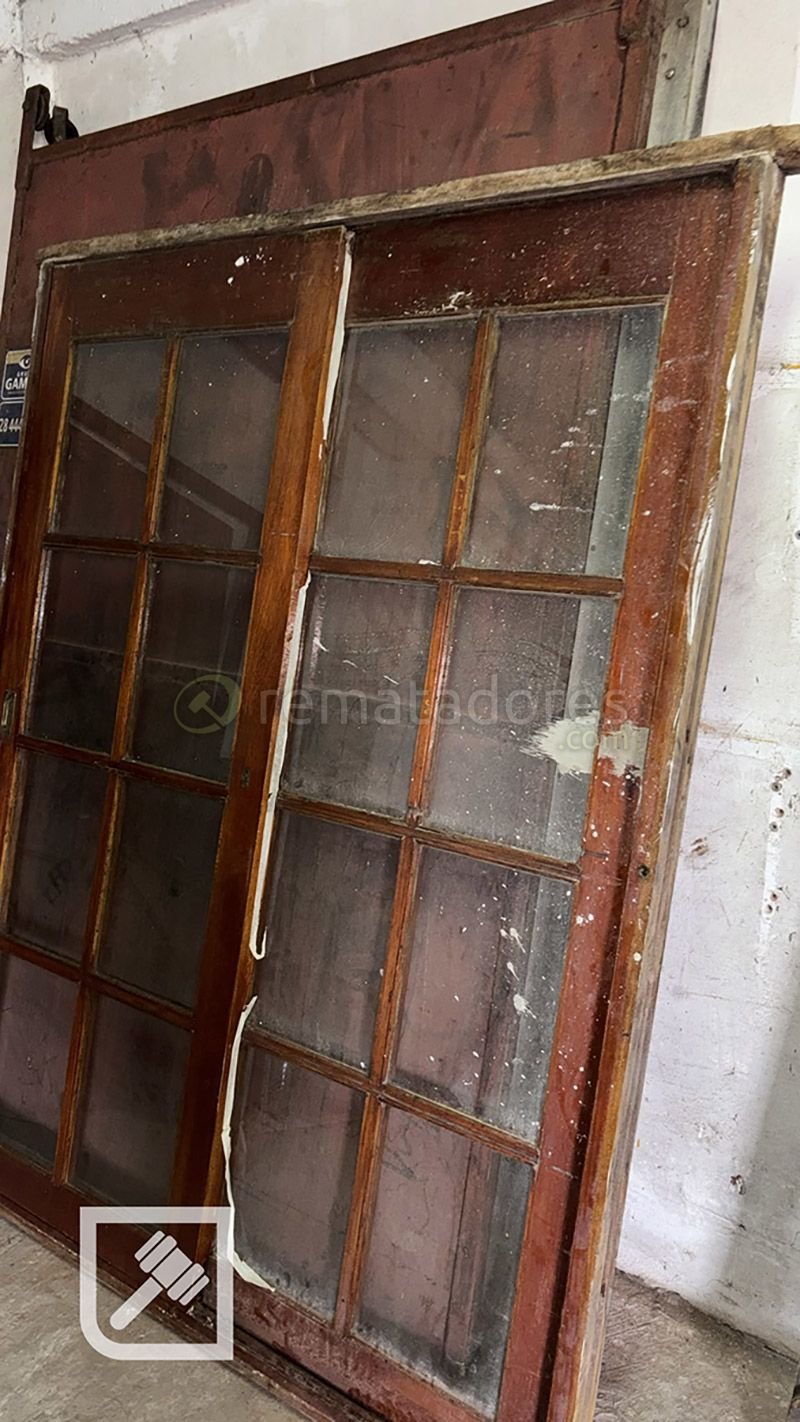 Puertas Dobles Antiguas de Madera con Vidrio