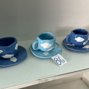 Set de 3 Tazas de Cerámica con Platillos, Diseño de Nubes - imagen 1