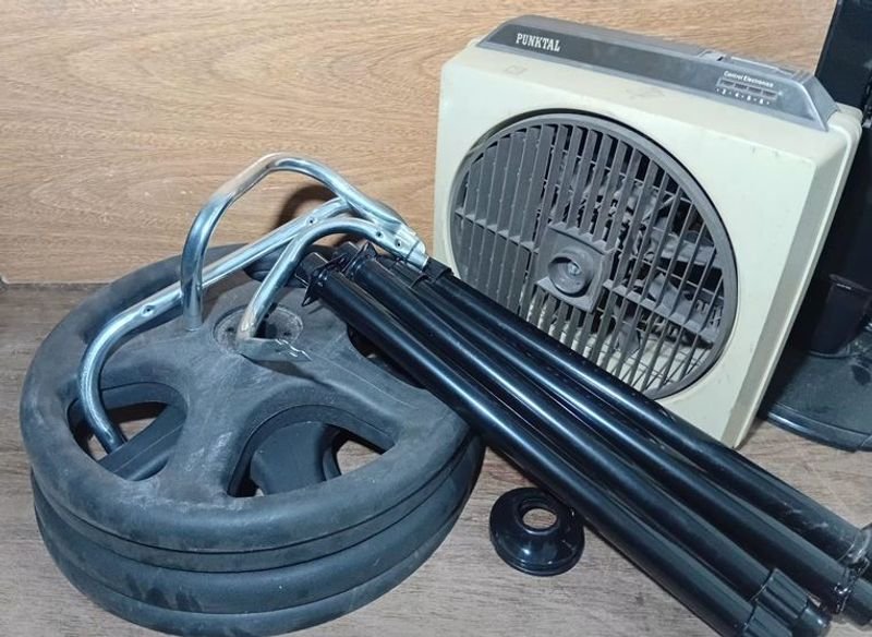 Ventilador Midea con puntal ajustable y accesorios varios - imagen 5