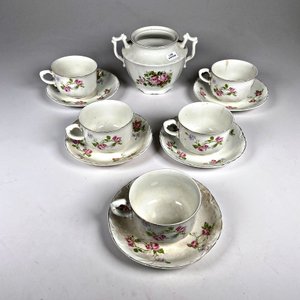 Juego de Loza Inglesa: Tazas de Té con Platillos y Azucarero Decorado con Rosas - imagen 2