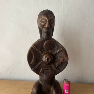 Figura Africana de Madera Tallada - imagen 1