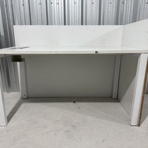 Escritorio Blanco con Divisor y Pasacables - imagen 2