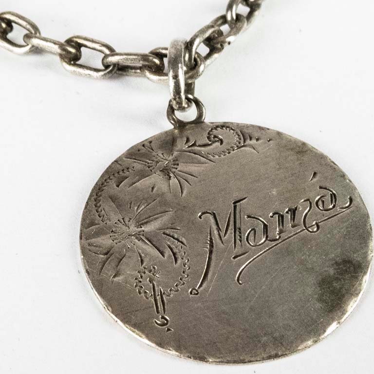 Cadena de plata con medalla grabada 'Mamá' - Excelente condición - imagen 2