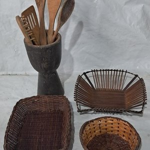 Lote siguiente: Paneras y Utensilios de Madera