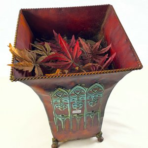 Macetero de Chapa con Diseño Decorativo y Patas - imagen 2
